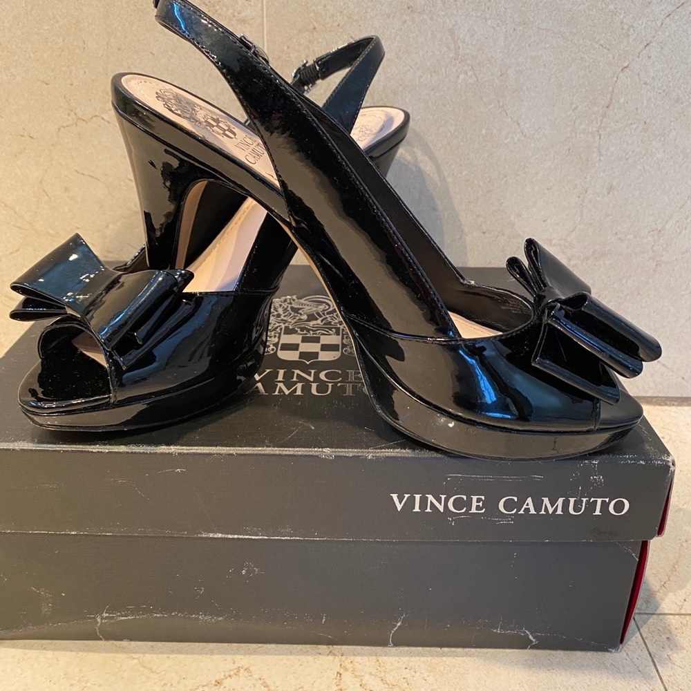Holiday shoes !! Vince Camuto size 8